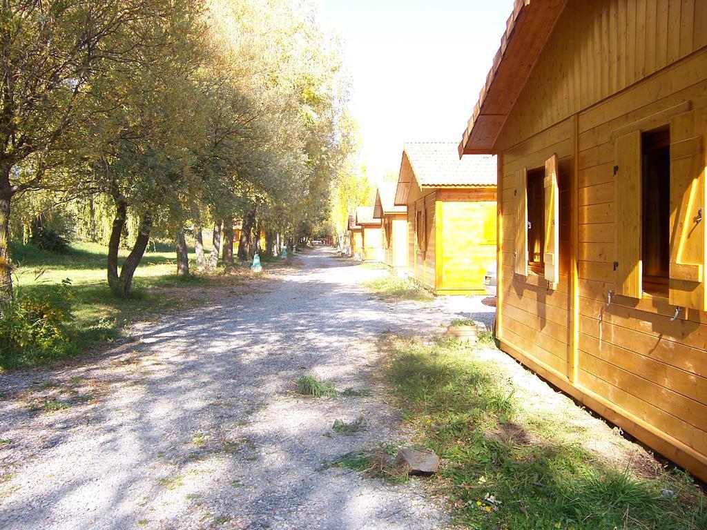 Camping La Motte Flottante La Freissinouse エクステリア 写真